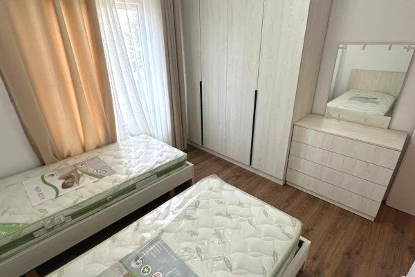 Shtepi me qera Apartament ne Tirane, 2+1, Mobilimi E mobiluar, Pagesa 55,000  Leke.