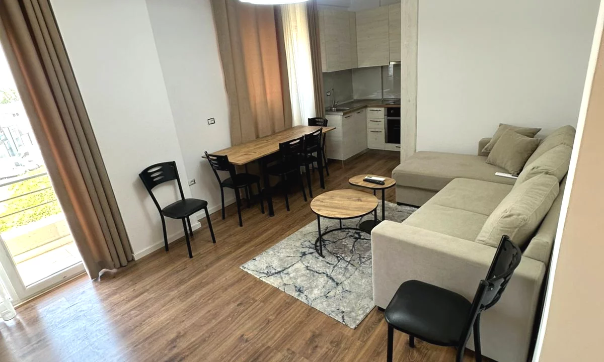 Shtepi me qera Apartament ne Tirane, 2+1, Mobilimi E mobiluar, Pagesa 55,000  Leke.
