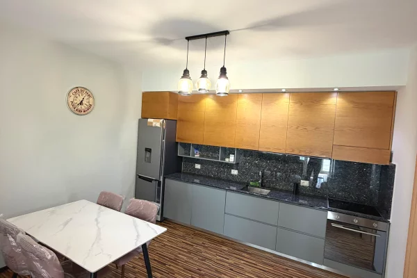 Shtepi me qera Apartament ne Tirane, 2+1, Mobilimi E mobiluar, Pagesa 65,000  Leke.