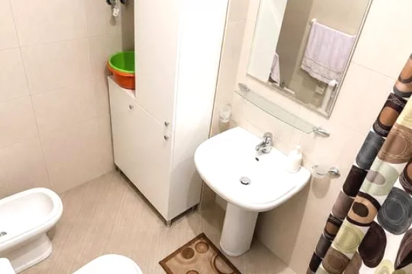 Shtepi me qera Apartament ne Tirane, 1+1, Mobilimi E mobiluar, Pagesa 40,000  Leke.
