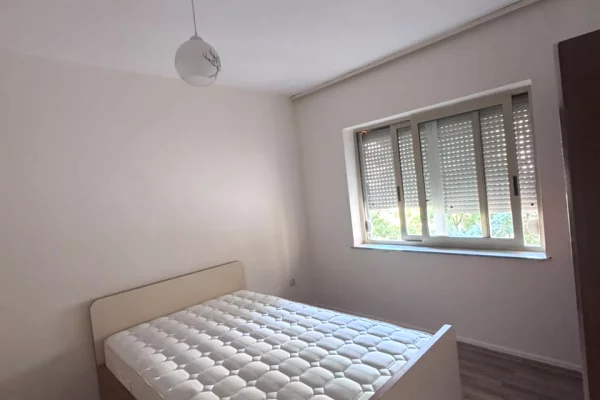 Shtepi me qera Apartament ne Tirane, 3+1, Mobilimi E mobiluar, Pagesa 800  Euro.