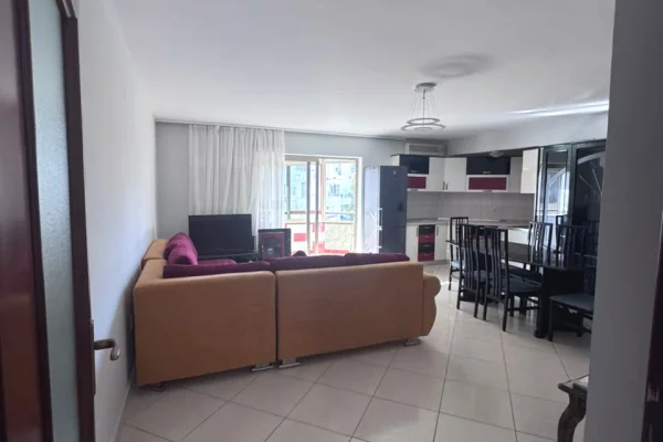 Shtepi me qera Apartament ne Tirane, 3+1, Mobilimi E mobiluar, Pagesa 800  Euro.