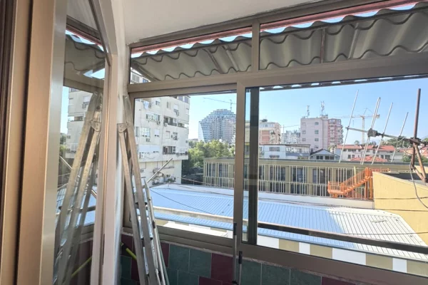 Shtepi me qera Apartament ne Tirane, 3+1, Mobilimi E mobiluar, Pagesa 800  Euro.