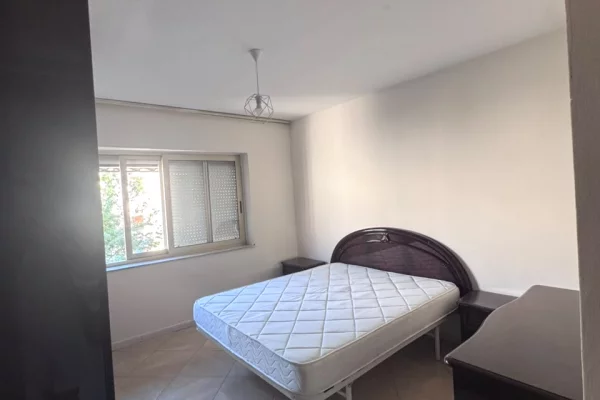 Shtepi me qera Apartament ne Tirane, 3+1, Mobilimi E mobiluar, Pagesa 800  Euro.