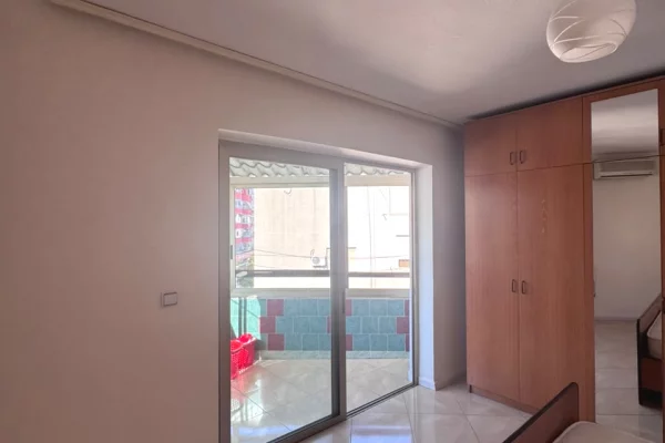 Shtepi me qera Apartament ne Tirane, 3+1, Mobilimi E mobiluar, Pagesa 800  Euro.