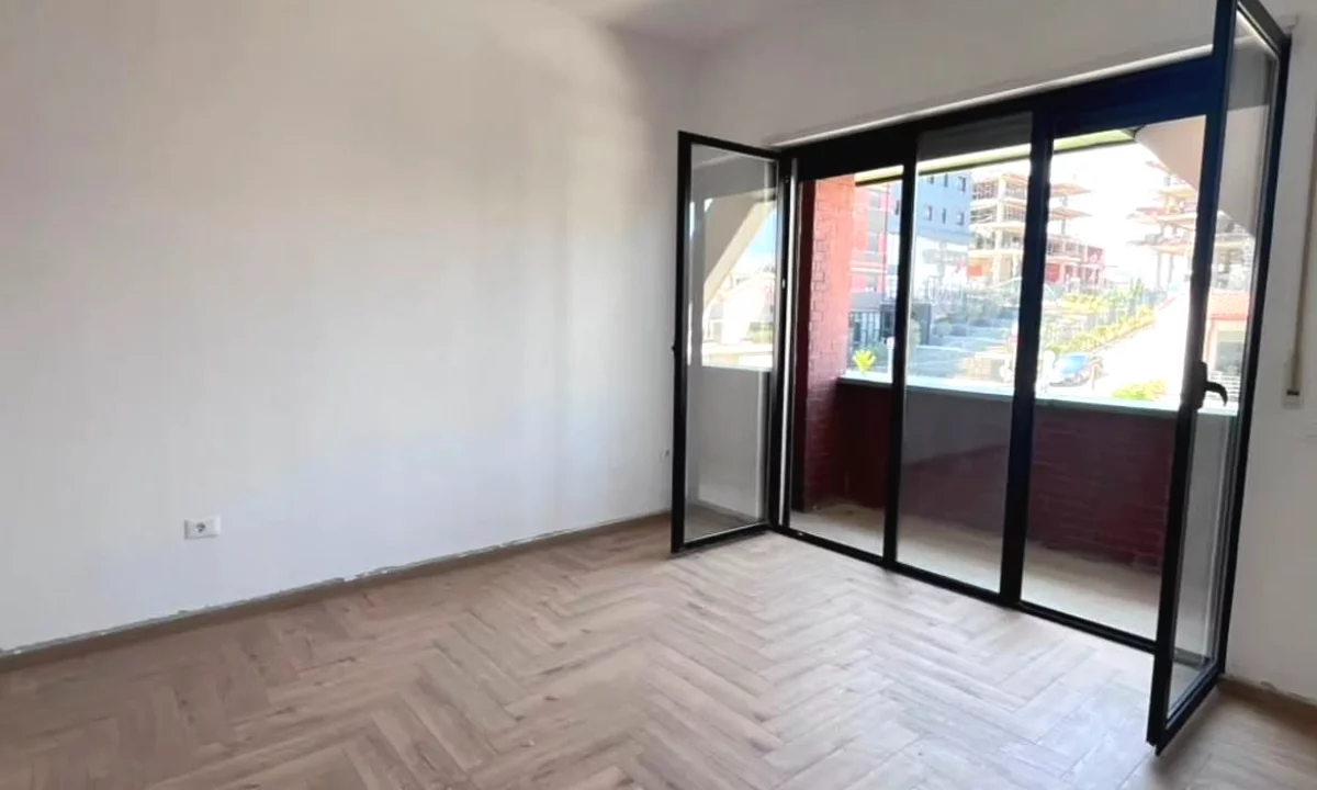 House for Sale Apartment in Tirana, 4+1, Furniture Emty, Payment 350,000  Euro.