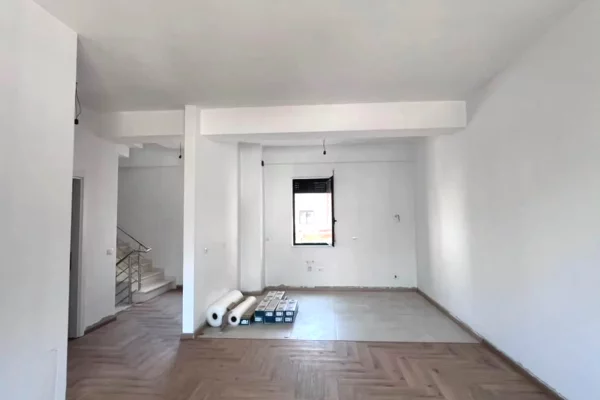 House for Sale Apartment in Tirana, 4+1, Furniture Emty, Payment 350,000  Euro.