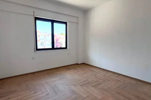 House for Sale Apartment in Tirana, 4+1, Furniture Emty, Payment 350,000  Euro.