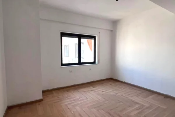 House for Sale Apartment in Tirana, 4+1, Furniture Emty, Payment 350,000  Euro.