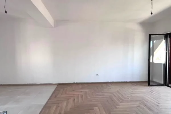 House for Sale Apartment in Tirana, 4+1, Furniture Emty, Payment 350,000  Euro.
