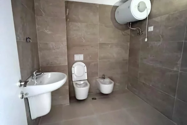 House for Sale Apartment in Tirana, 4+1, Furniture Emty, Payment 350,000  Euro.