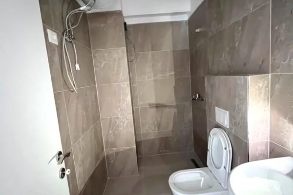 House for Sale Apartment in Tirana, 4+1, Furniture Emty, Payment 350,000  Euro.