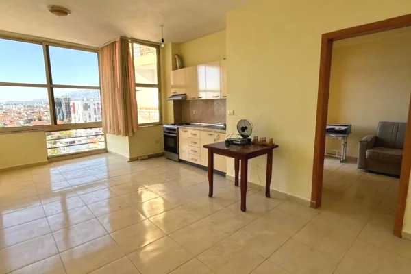 Shitet..!!  📍 Ish Stacioni i Trenit (Ngjitur me ish Hipotekën) Apartament 2+1 