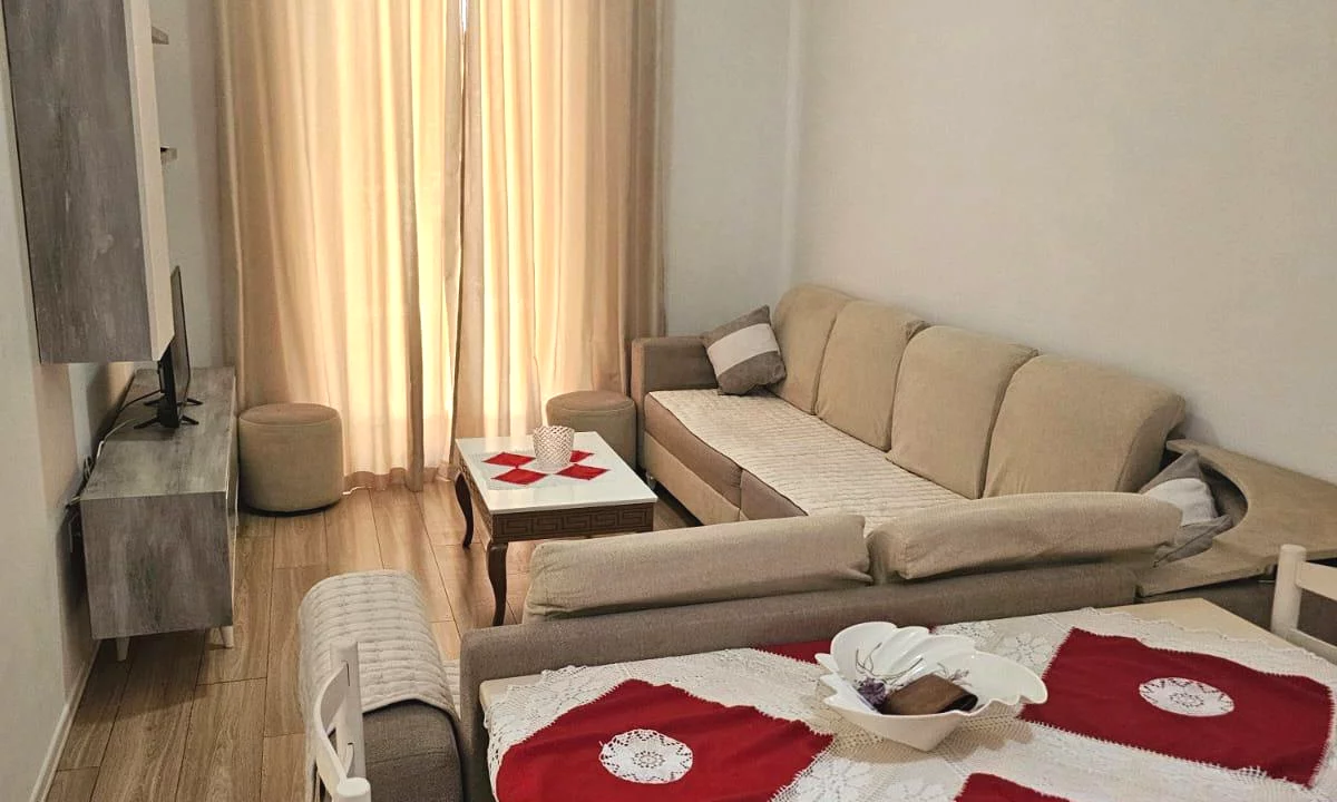Shtepi me qera Apartament ne Tirane, 2+1, Mobilimi E mobiluar, Pagesa 55,000  Leke.