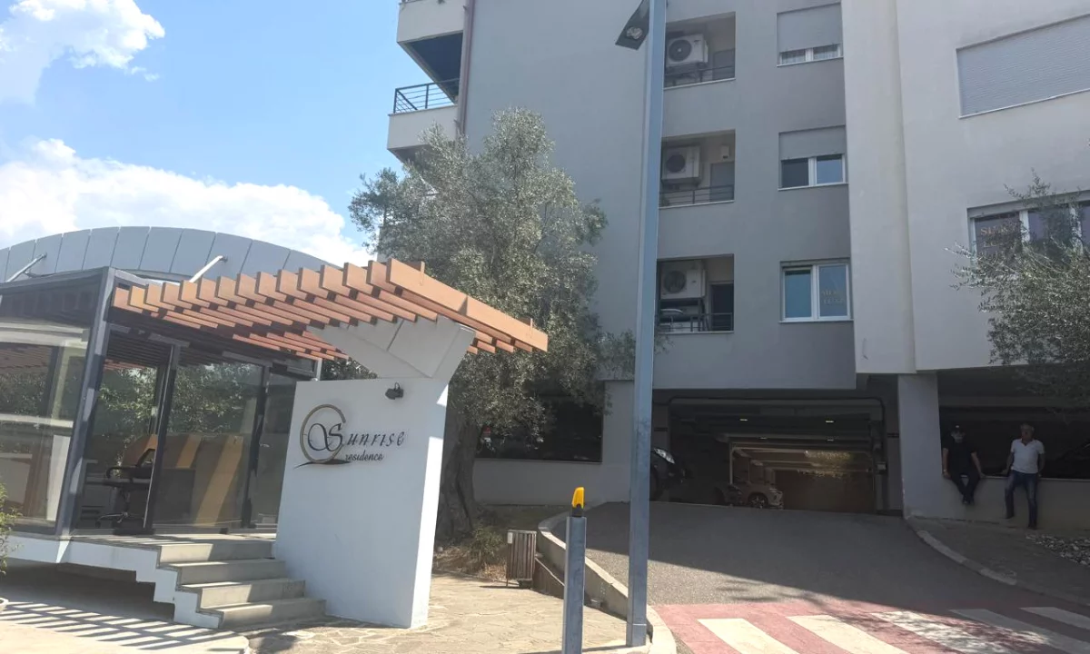 Shtepi me qera Vila Luksoze ne Tirane, 4+1, Mobilimi E mobiluar, Pagesa 3,000  Euro.