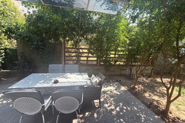 Shtepi me qera Vila Luksoze ne Tirane, 4+1, Mobilimi E mobiluar, Pagesa 3,000  Euro.