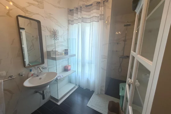 Shtepi me qera Vila Luksoze ne Tirane, 4+1, Mobilimi E mobiluar, Pagesa 3,000  Euro.