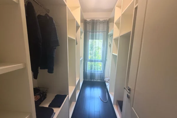 Shtepi me qera Vila Luksoze ne Tirane, 4+1, Mobilimi E mobiluar, Pagesa 3,000  Euro.