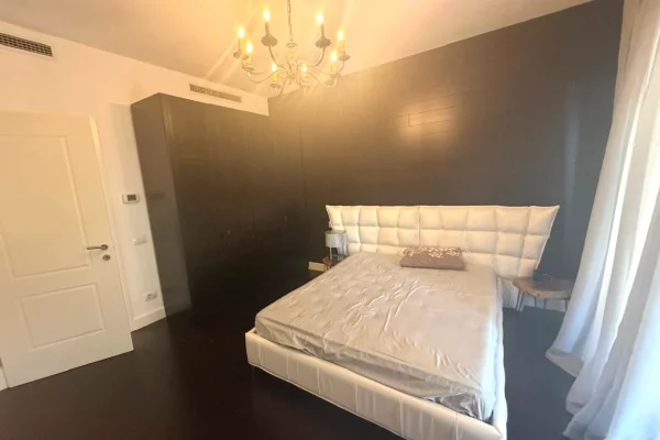 Shtepi me qera Vila Luksoze ne Tirane, 4+1, Mobilimi E mobiluar, Pagesa 3,000  Euro.