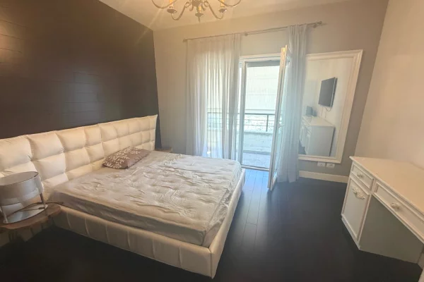 Shtepi me qera Vila Luksoze ne Tirane, 4+1, Mobilimi E mobiluar, Pagesa 3,000  Euro.