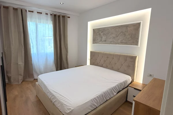 Shtepi ne shitje Apartament ne Tirane, 1+1, Mobilimi E mobiluar, Pagesa 158,000  Euro.