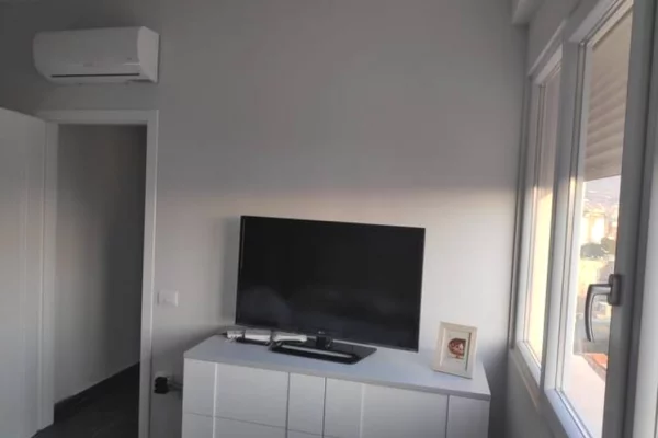 Shtepi me qera Penthose(kati i fundit panoramik) ne Tirane, 2+1, Mobilimi E mobiluar, Pagesa 85,000  Leke.