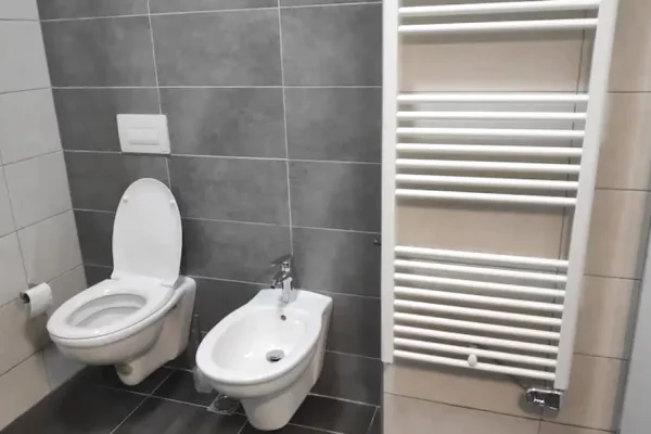 Shtepi me qera Penthose(kati i fundit panoramik) ne Tirane, 2+1, Mobilimi E mobiluar, Pagesa 85,000  Leke.