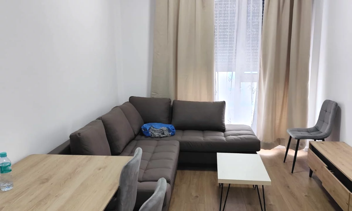 Shtepi me qera Apartament ne Tirane, 1+1, Mobilimi E mobiluar, Pagesa 40,000  Leke.