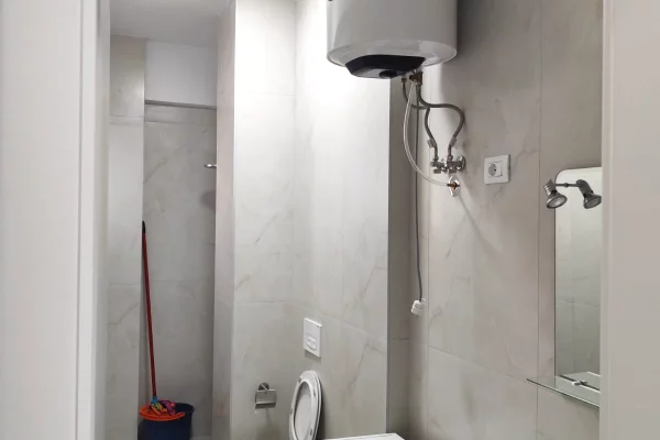 Shtepi me qera Apartament ne Tirane, 1+1, Mobilimi E mobiluar, Pagesa 40,000  Leke.