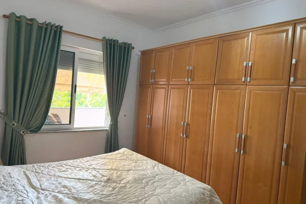 Shtepi me qera Apartament ne Tirane, 2+1, Mobilimi E mobiluar, Pagesa 60,000  Leke.