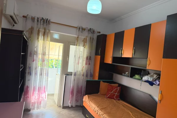 Shtepi me qera Apartament ne Tirane, 2+1, Mobilimi E mobiluar, Pagesa 60,000  Leke.