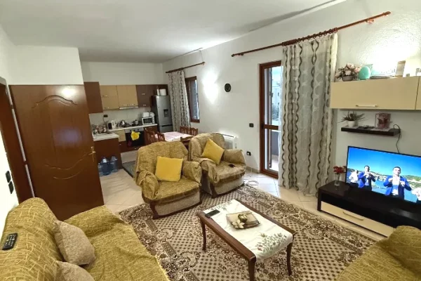 Shtepi me qera 2+1 ne Tirane - 55,000 Leke