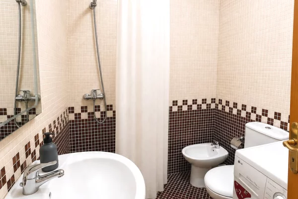 Shtepi me qera Apartament ne Tirane, 2+1, Mobilimi E mobiluar, Pagesa 850  Euro.