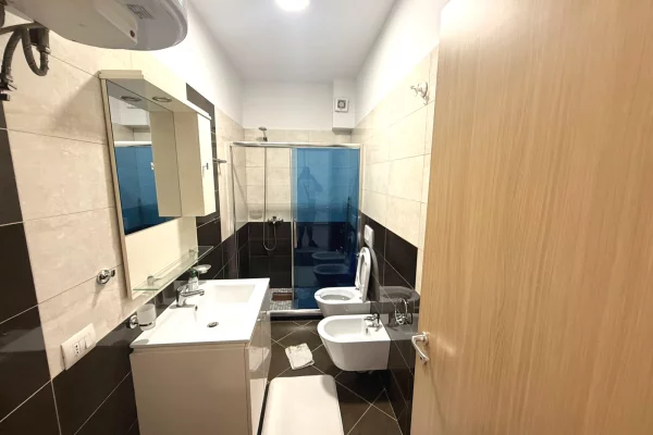 Shtepi me qera Apartament ne Tirane, 1+1, Mobilimi E mobiluar, Pagesa 60,000  Leke.