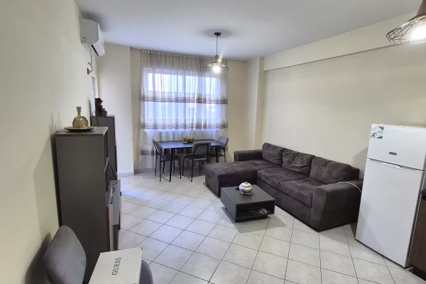 Shtepi ne shitje Apartament ne Tirane, 1+1, Mobilimi E mobiluar, Pagesa 115,000  Euro.