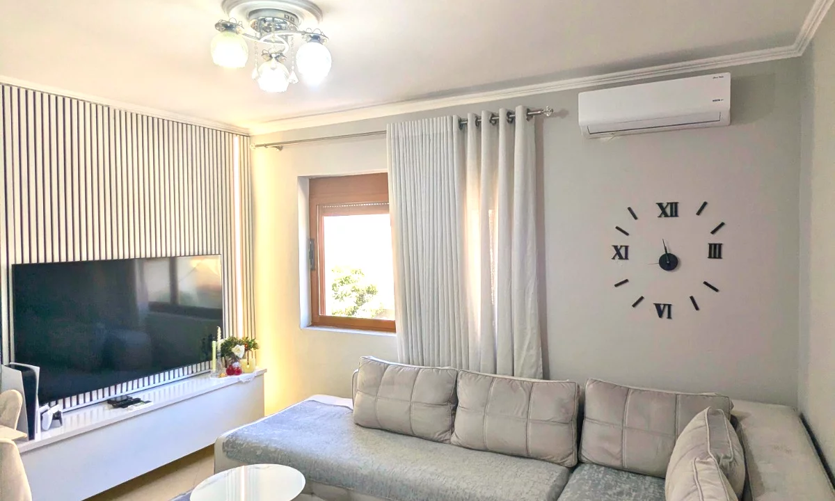 Shtepi ne shitje Apartament ne Vlore, 1+1, Mobilimi E mobiluar, Pagesa 88,000,000  Leke.