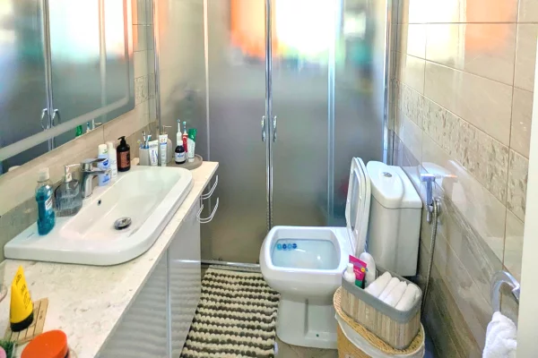 Shtepi ne shitje Apartament ne Vlore, 1+1, Mobilimi E mobiluar, Pagesa 88,000,000  Leke.