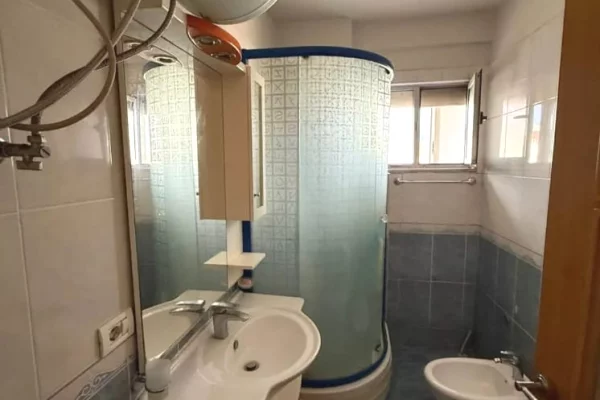Shtepi me qera Apartament ne Tirane, 2+1, Mobilimi E mobiluar, Pagesa 65,000  Leke.