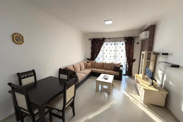 Apartament 2+1+2 per qera ne Astir ngjit me vila-L pallat buze rruge