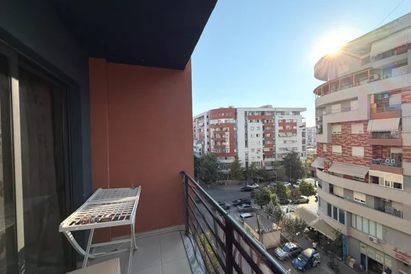 Shtepi me qera Apartament ne Tirane, 2+1, Mobilimi E mobiluar, Pagesa 50,000  Leke.