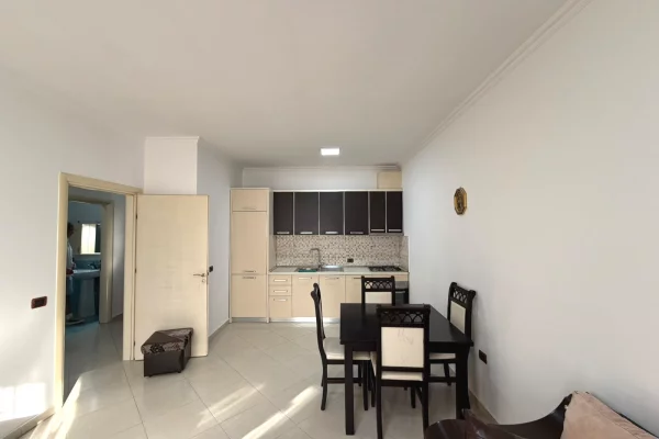 Shtepi me qera Apartament ne Tirane, 2+1, Mobilimi E mobiluar, Pagesa 50,000  Leke.