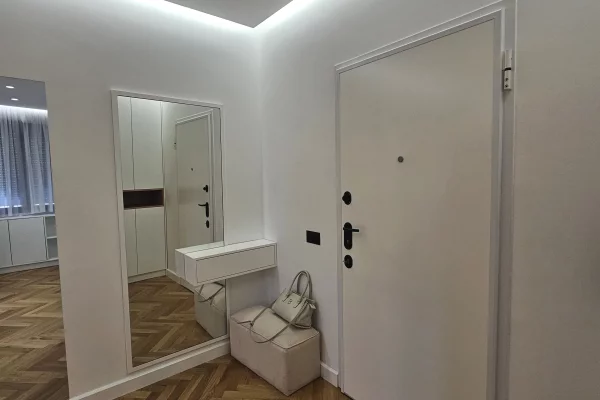 Shtepi ne shitje Apartament ne Tirane, 2+1, Mobilimi E mobiluar, Pagesa 185,000  Euro.