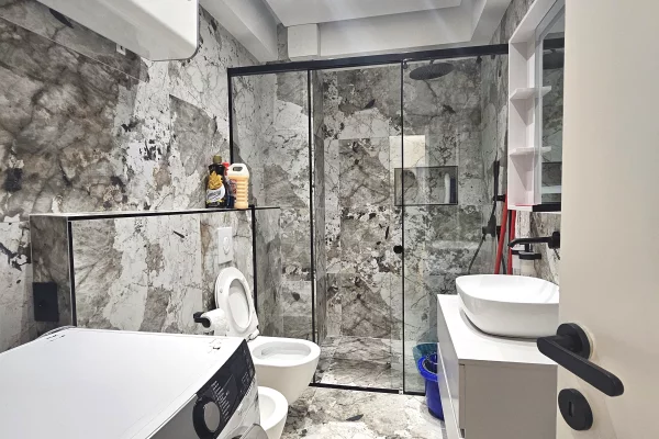 Shtepi ne shitje Apartament ne Tirane, 2+1, Mobilimi E mobiluar, Pagesa 185,000  Euro.