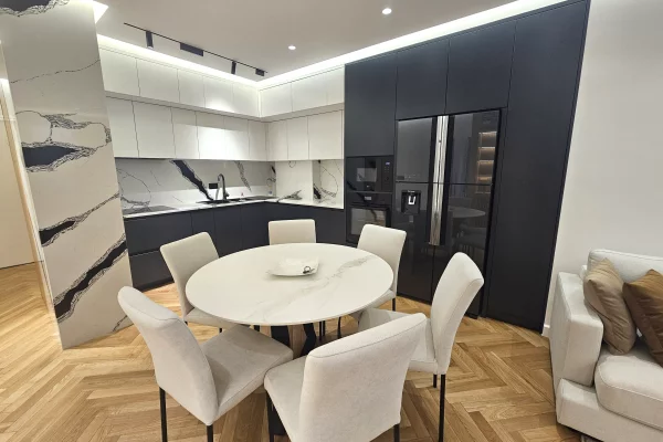 Shtepi ne shitje Apartament ne Tirane, 2+1, Mobilimi E mobiluar, Pagesa 185,000  Euro.