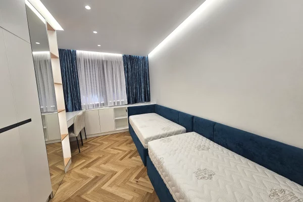 Shtepi ne shitje Apartament ne Tirane, 2+1, Mobilimi E mobiluar, Pagesa 185,000  Euro.