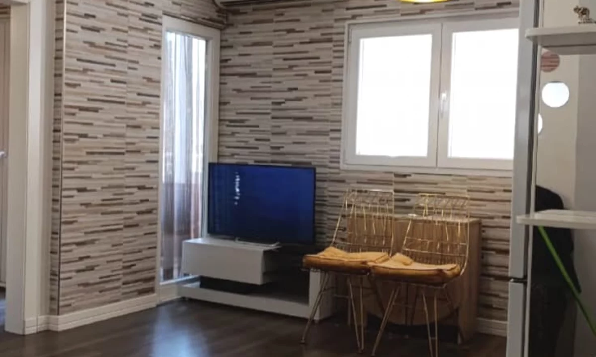 Shtepi me qera Apartament ne Tirane, 1+1, Mobilimi E mobiluar, Pagesa 60,000  Leke.