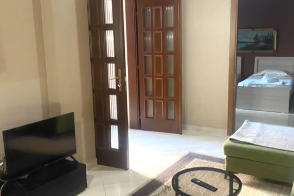 Shtepi me qera Apartament ne Tirane, 1+1, Mobilimi E mobiluar, Pagesa 500  Euro.