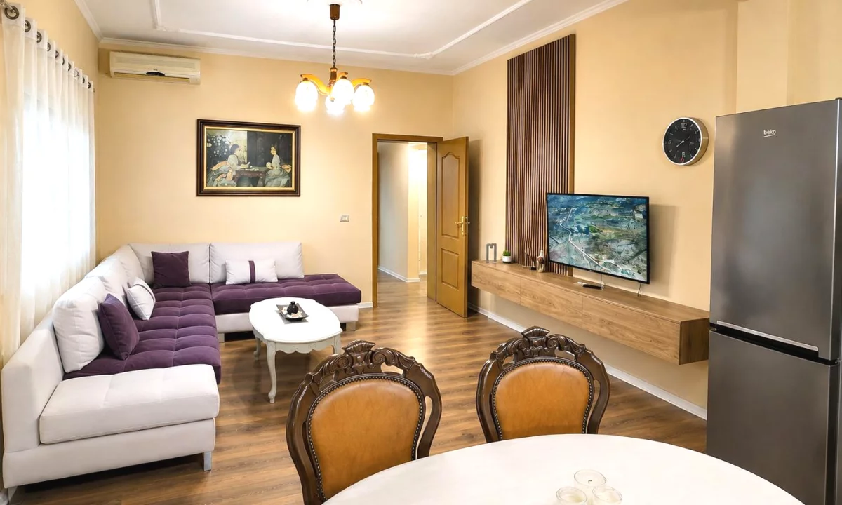 Shtepi me qera Apartament ne Tirane, 3+1, Mobilimi E mobiluar, Pagesa 850  Euro.