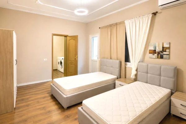 Shtepi me qera Apartament ne Tirane, 3+1, Mobilimi E mobiluar, Pagesa 850  Euro.