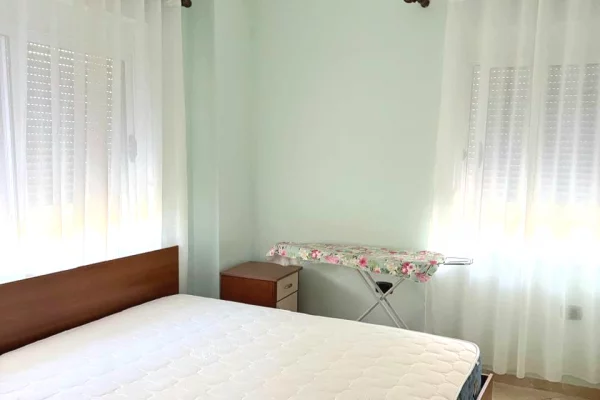 Shtepi me qera Apartament ne Tirane, 2+1, Mobilimi E mobiluar, Pagesa 55,000  Leke.